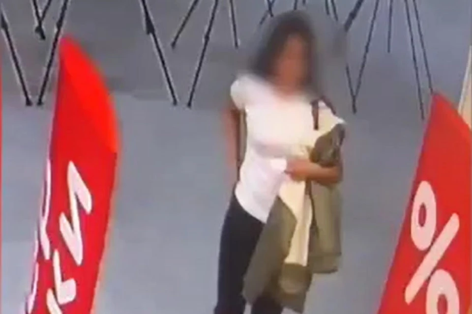 В Нижнем Новгороде карманница украла три телефона за 10 минут.