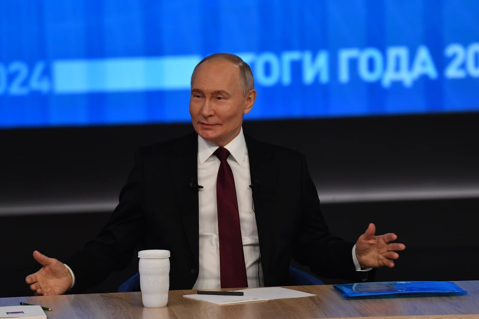 Путин приехал в военный госпиталь со спасшими бойцов иконами со следами от пуль