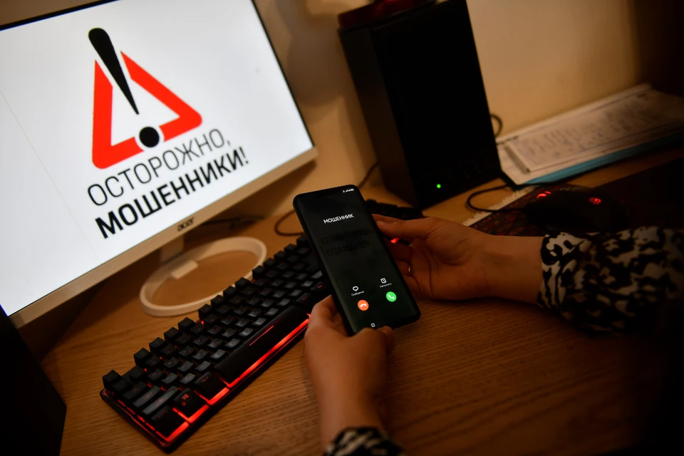 Мошенники обманули женщину.