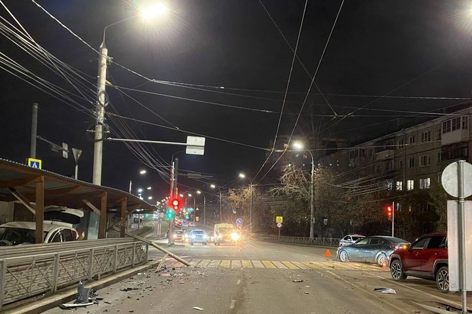 В Свердловском округе Иркутска произошла авария с тремя автомобилями. Фото: пресс-служба городской Госавтоинспекции