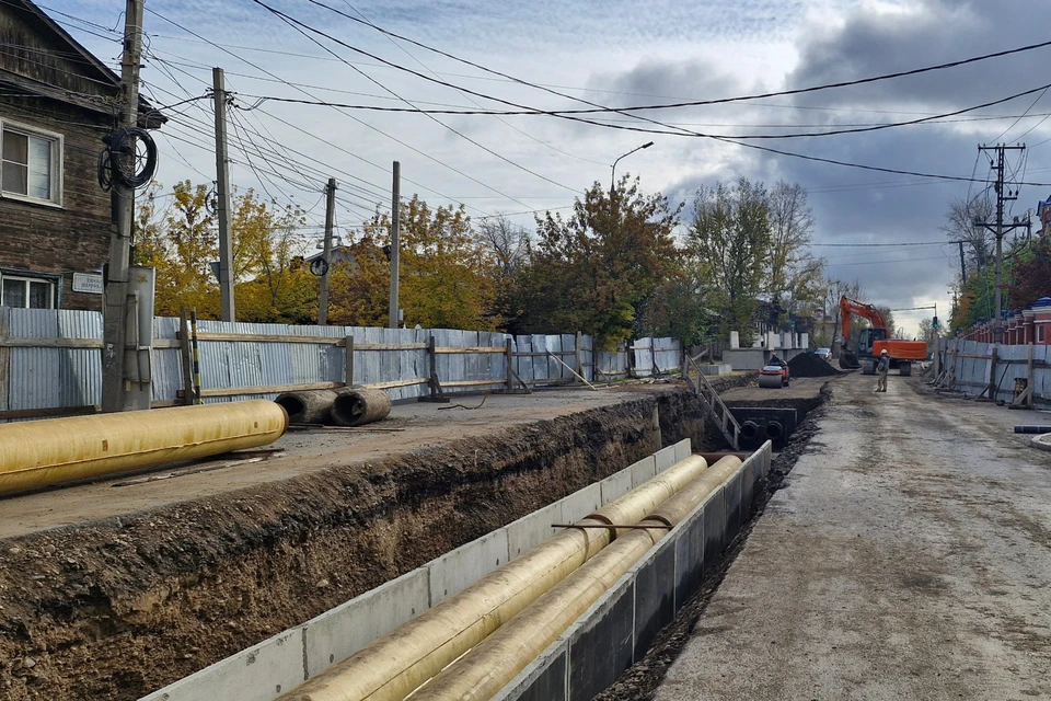 Основная часть теплотрассы проходит по улице Баррикад. Фото: Алексей Литвинцев