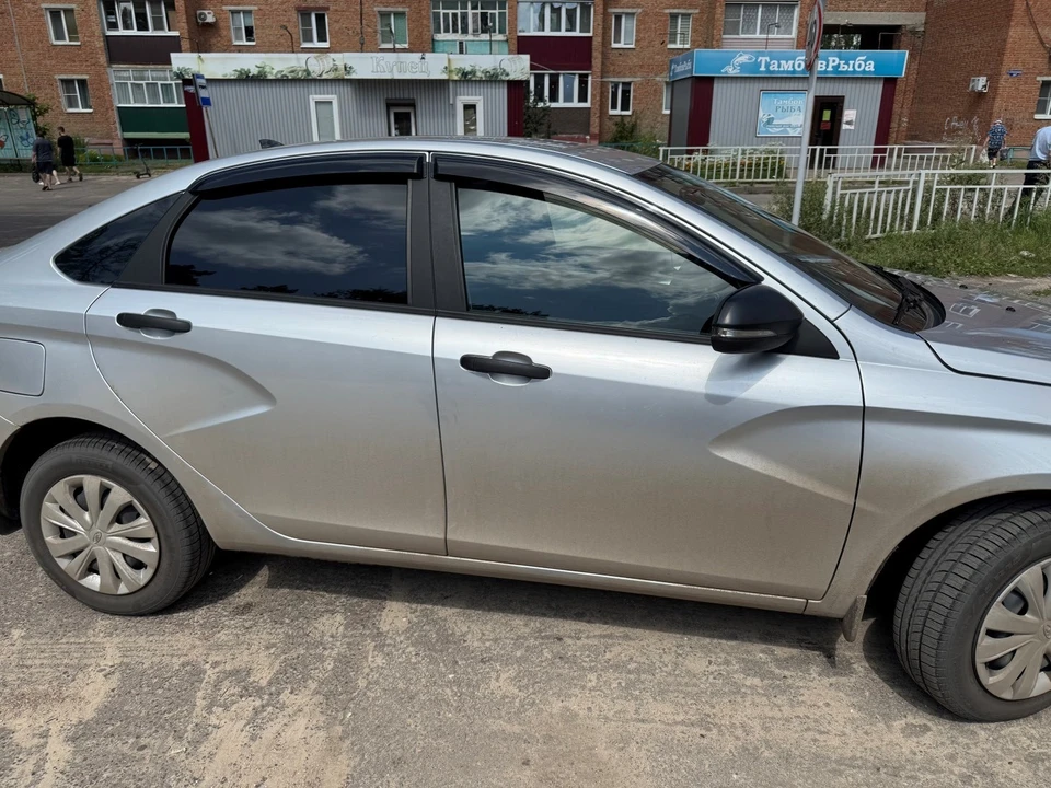 Водитель развернулся и уехал на стоянку