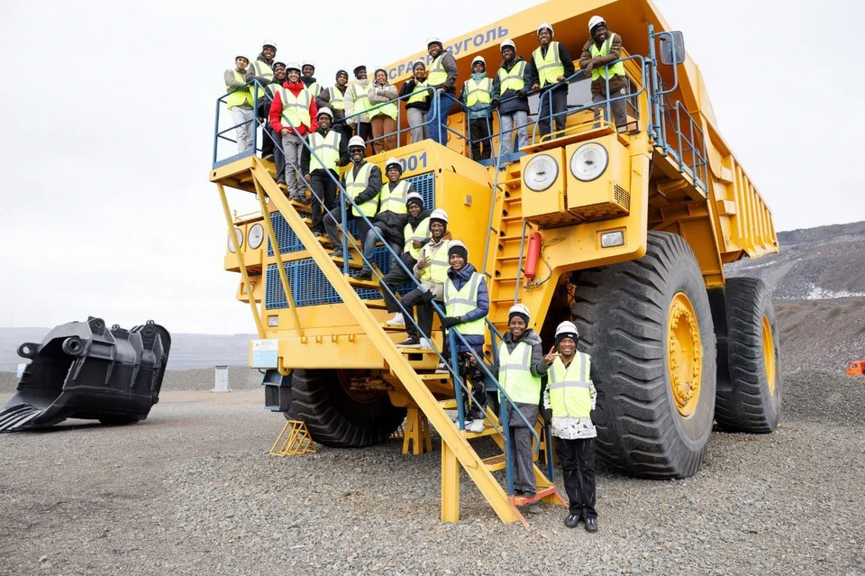 «Кузбассразрезуголь» поделился опытом развития промышленного туризма с гостями из Африки. Фото: УК «Кузбассразрезуголь»