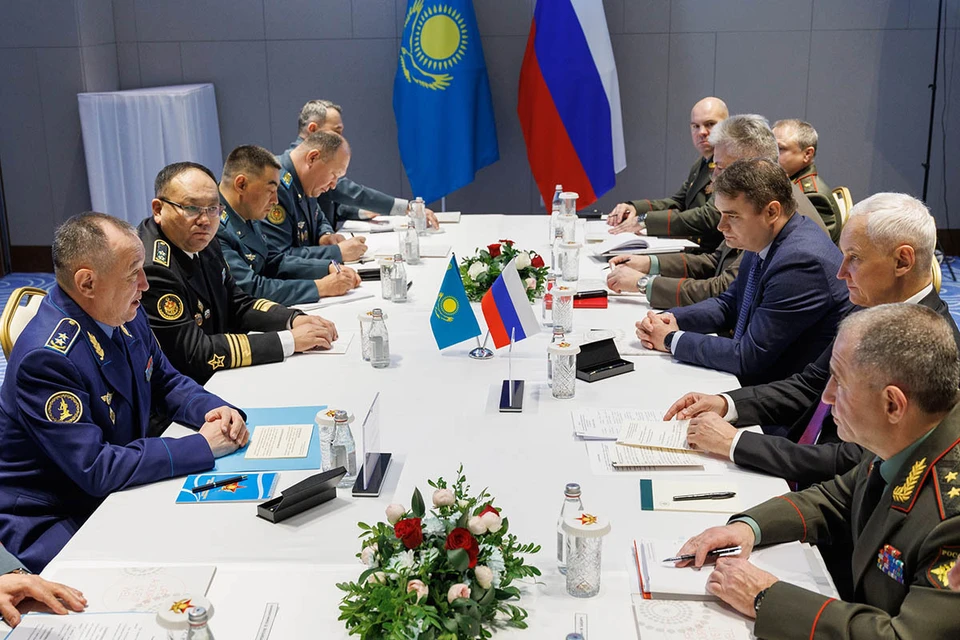 Министры говорили об обмене боевым опытом вооруженных сил России и Казахстана
