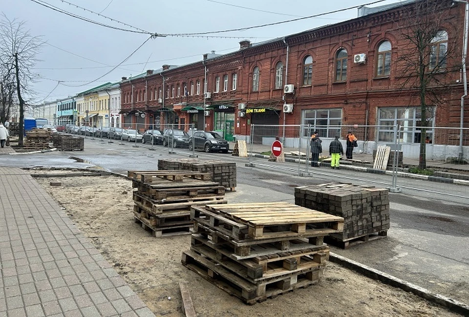 Работы по созданию пешеходного центра начались на улице Депутатской в Ярославле.