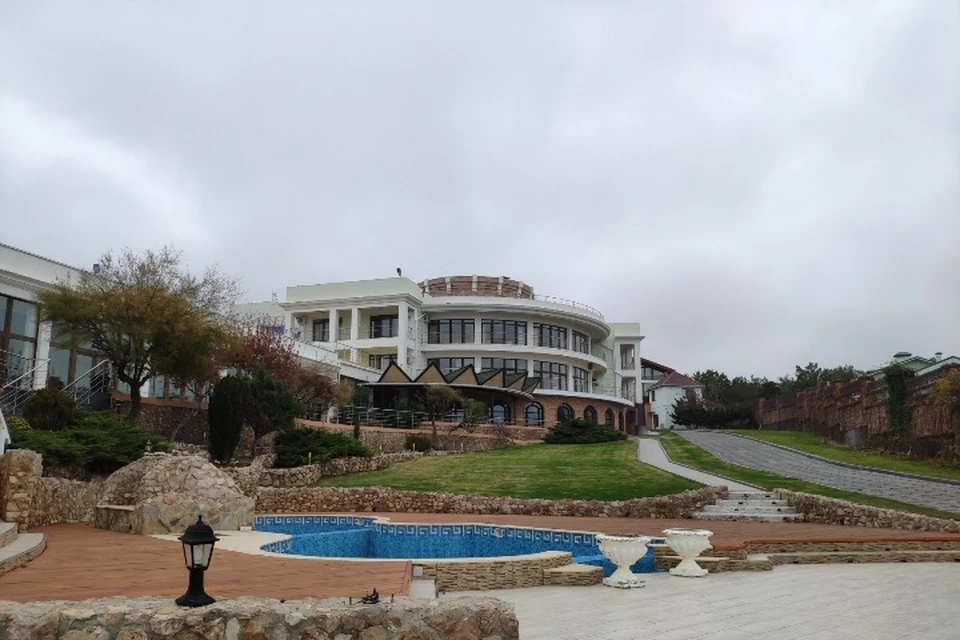 В Севастополе продают хоромы Алсу