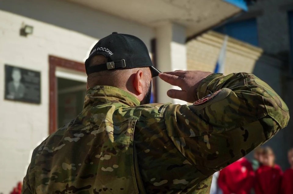 В Сергеевской школе открыли мемориальную доску в память о погибшем бойце СВО Фото: Движение Первых ХО
