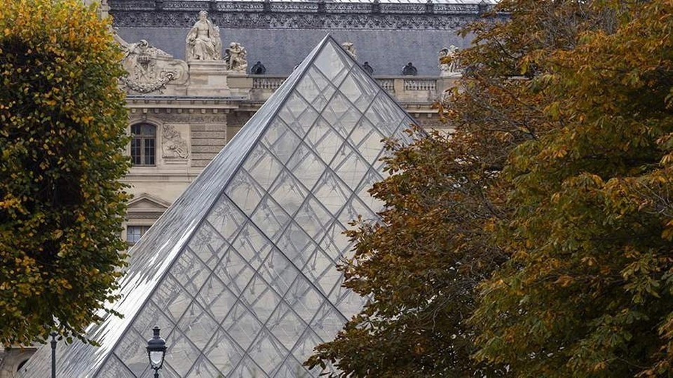 Bild: украденные из Лувра драгоценности хотели продать через даркнет