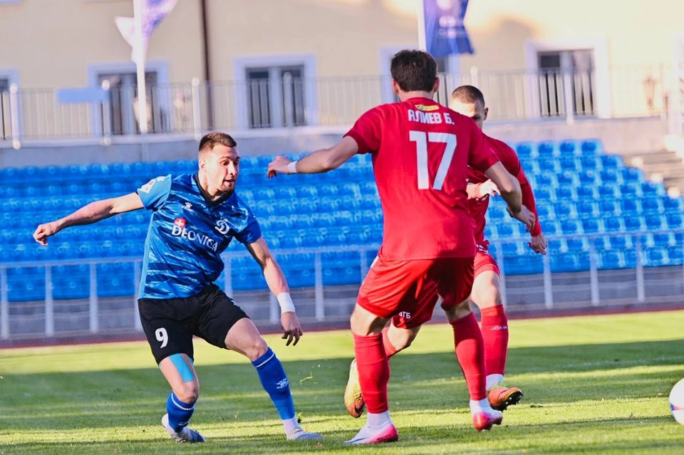 Никто не хотел уступать. Фото: fcsevastopol.ru