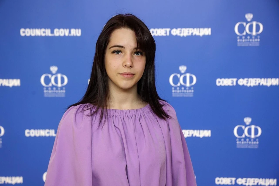 Студентку из Калтана наградили за спасение мальчика при пожаре.