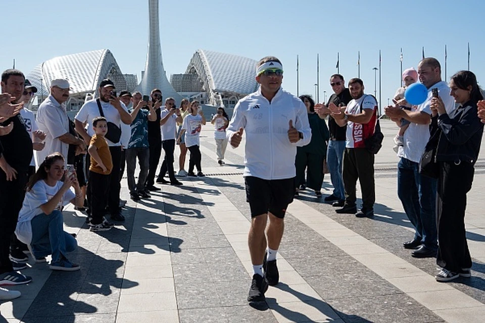 Сочинец Геворг Тозлян преодолевает марафон от Олимпийского парка до Москвы. Фото: пресс-служба мэрии Сочи