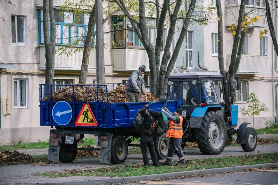 Проведение таких субботников стало доброй традицией для Мариуполя. Фото: ТГ/Кольцов