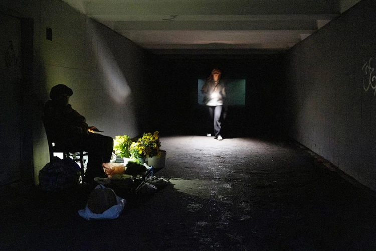 Украинская власть жестоко подавила народные волнения, а Киев накрыла тьма: как живут люди «по ту сторону»