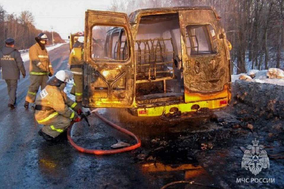 "УАЗ-Патриот" сгорел дотла на трассе в Якутии. Фото: из архива МЧС Якутии