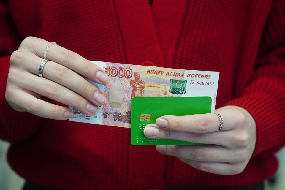 По картам, оформленным на имя девушки, активно переводились деньги