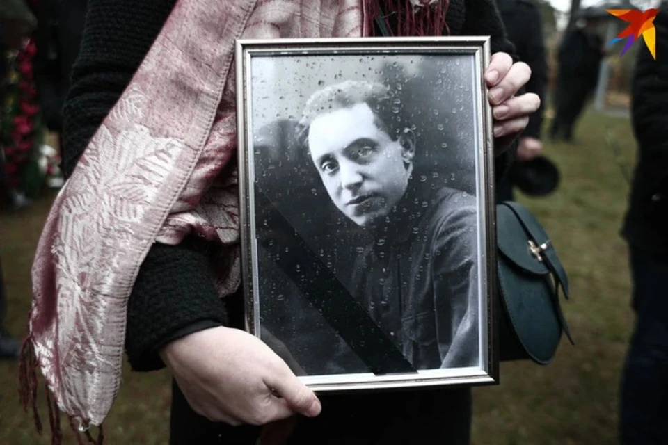 Надгробие белорусского писателя Бядули откроют через пять лет после перезахоронения останков. Снимок носит иллюстративный характер.