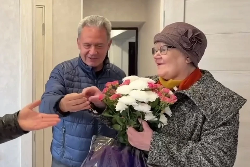 Петербург помог восстановить квартиру известному учителю Мариуполя. Фото: ТГ/Побратимство Петербурга и Мариуполя