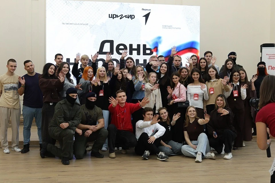 В Донецке прошли праздничные гуляния ко Дню народного единства. Фото: Министерство молодежной политики ДНР