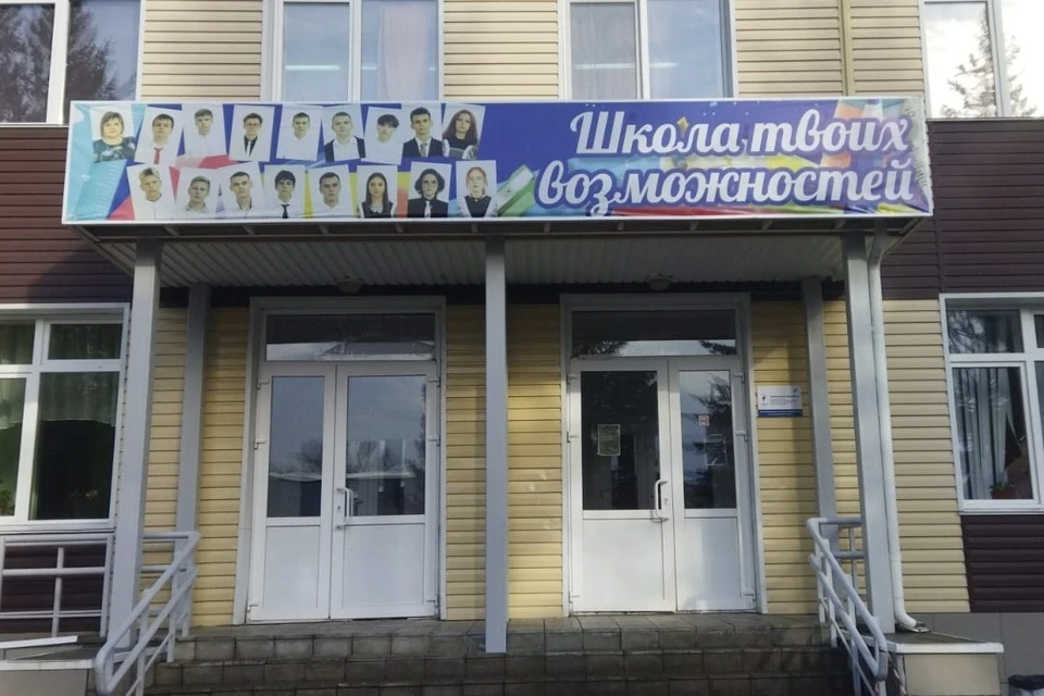 Единственная школа в селе Верх-Катунское