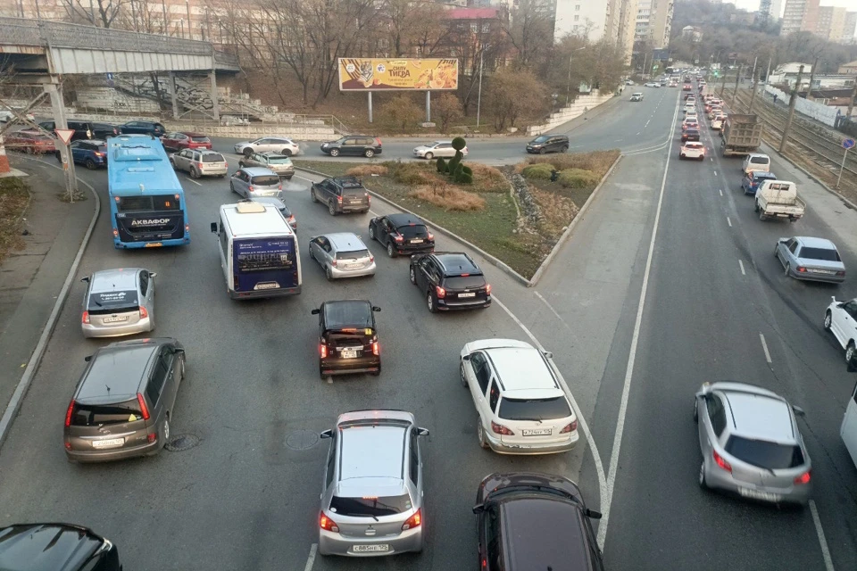 Снизить нагрузку на дороги Владивостока должны помочь перехватывающие парковки. Фото: Марина Смирнова.