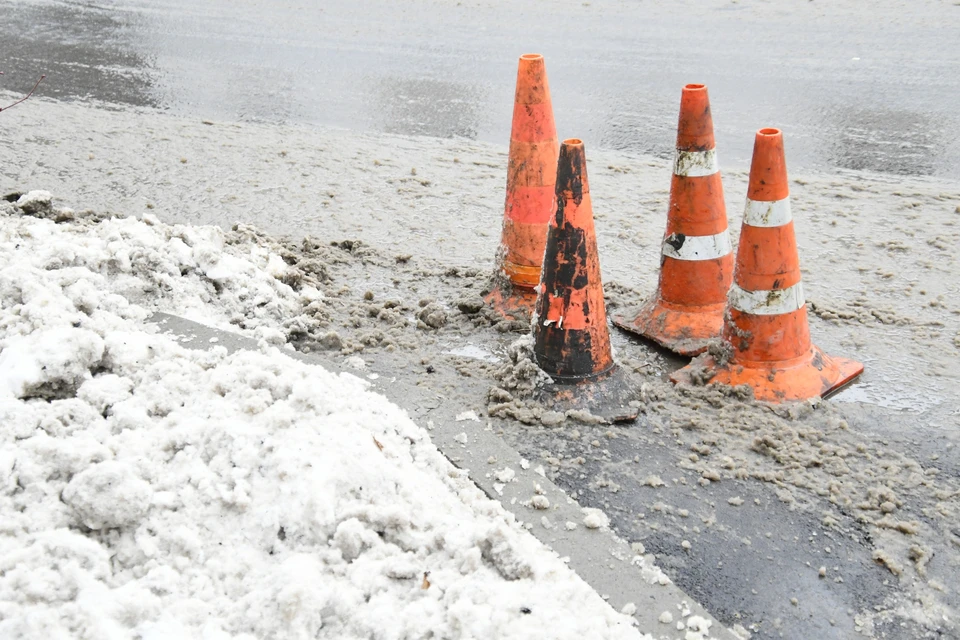Более тысячи единиц техники обеспечат зимнюю уборку дорог в области.