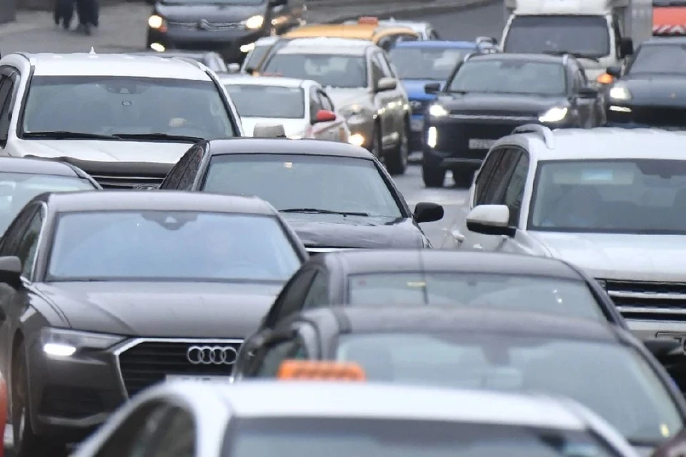 Сильнее всего движение затруднено на выездах с левого берега и в центре города