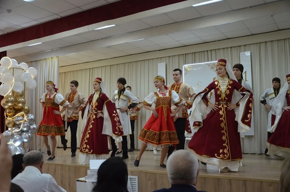 Выступление детей на праздновании юбилея подарило присутствующим по-настоящему незабываемые моменты. Фото: администрация Арзгирского округа