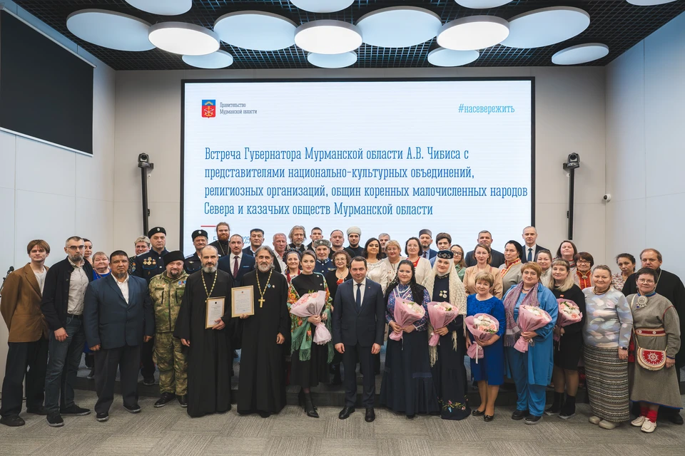 Участники встречи поблагодарили правительство области и лично губернатора за внимание и поддержку. Фото: Игорь Громов / Правительство Мурманской области