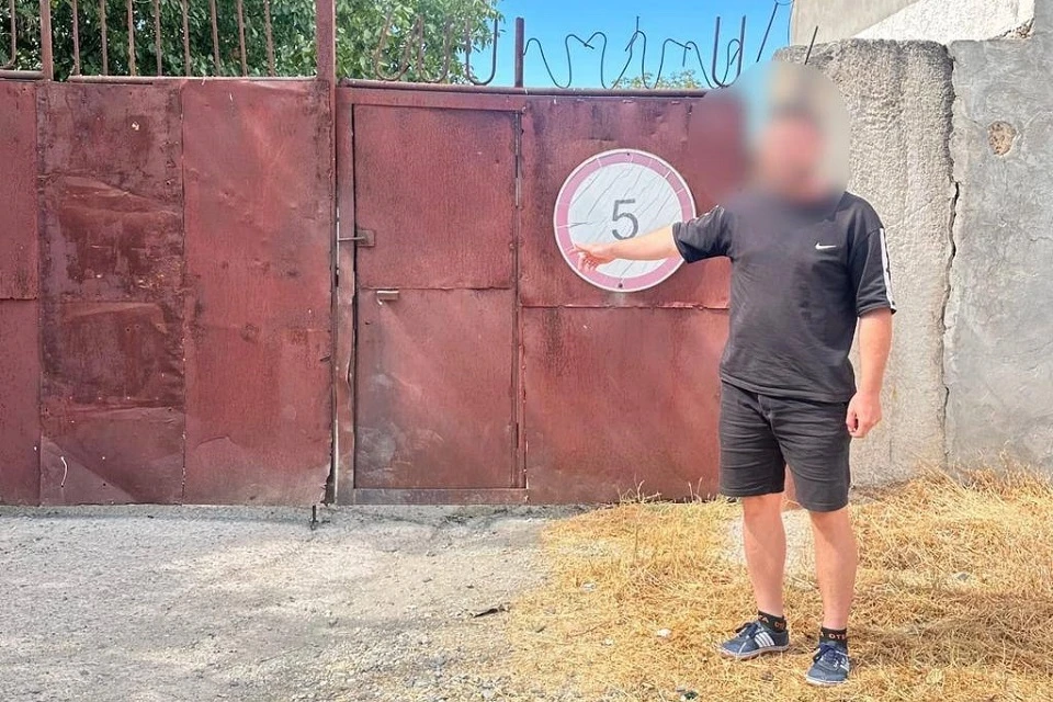 Обвиняемых задержали полицейские. Фото: пресс-служба прокуратуры Крыма