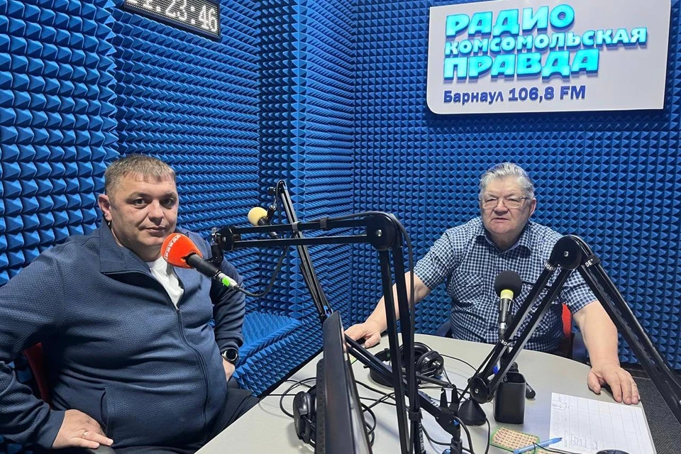 Отец Сергей Авцинов, пенсионер МВД (справа) и его сын Иван – начальник Госавтоинспекции в Белокурихе