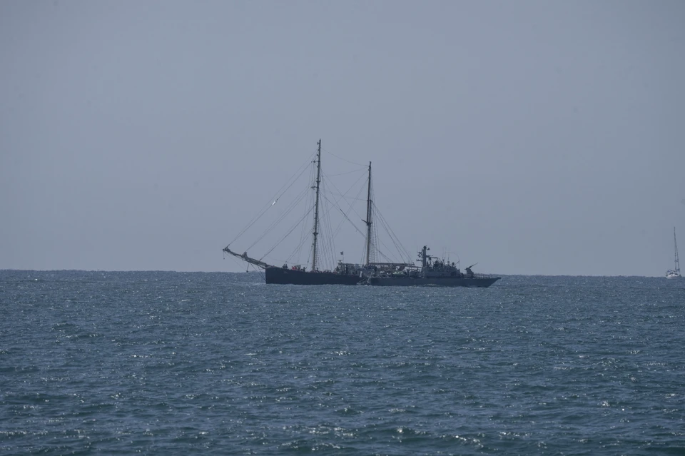 Судно NEKSU с 15 россиянами у берегов Японии взяли на буксир