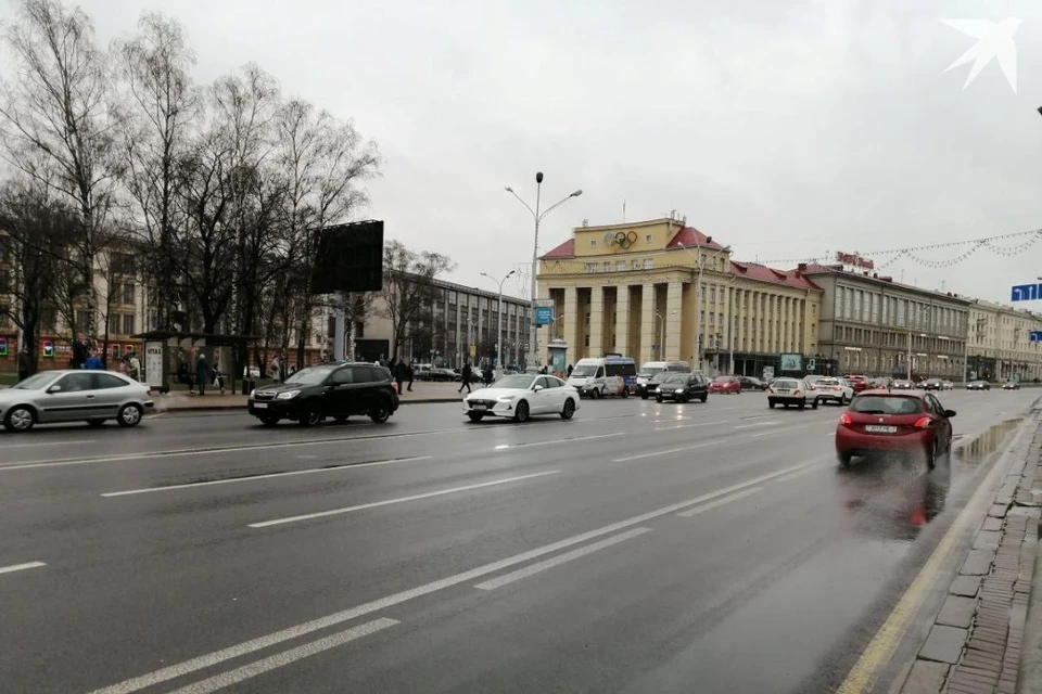 В Беларуси постепенно будет внедряться практика обработки дорожного покрытия жидким рассолом технической соли. Фото носит иллюстративный характер.
