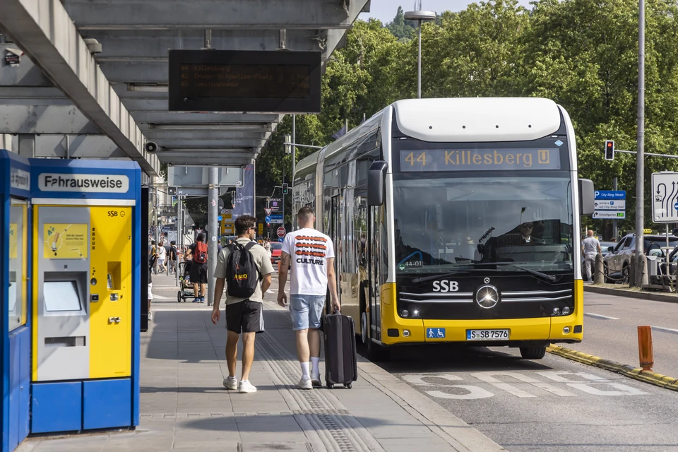 В Германии рейсовый автобус задавил женщину на тротуаре