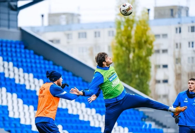 Как утихомирить дебютанта и догнать «Урал»? Чего ждать от матча воронежского «Факела» с костромским «Спартаком»