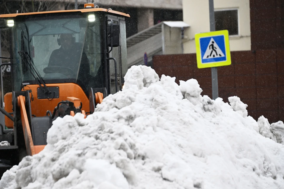 Более 28 тысяч кубометров снега вывезли из Новосибирска за три дня.