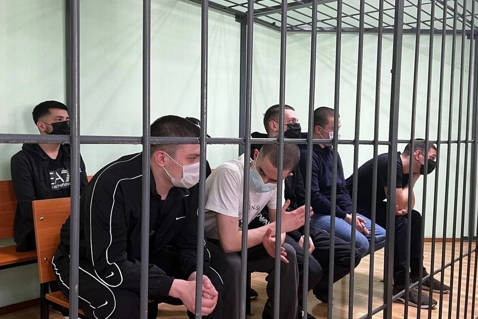 Восьмерым новосибирцам назначили сроки от 5 до 10 лет за похищение мужчины и вымогательство.