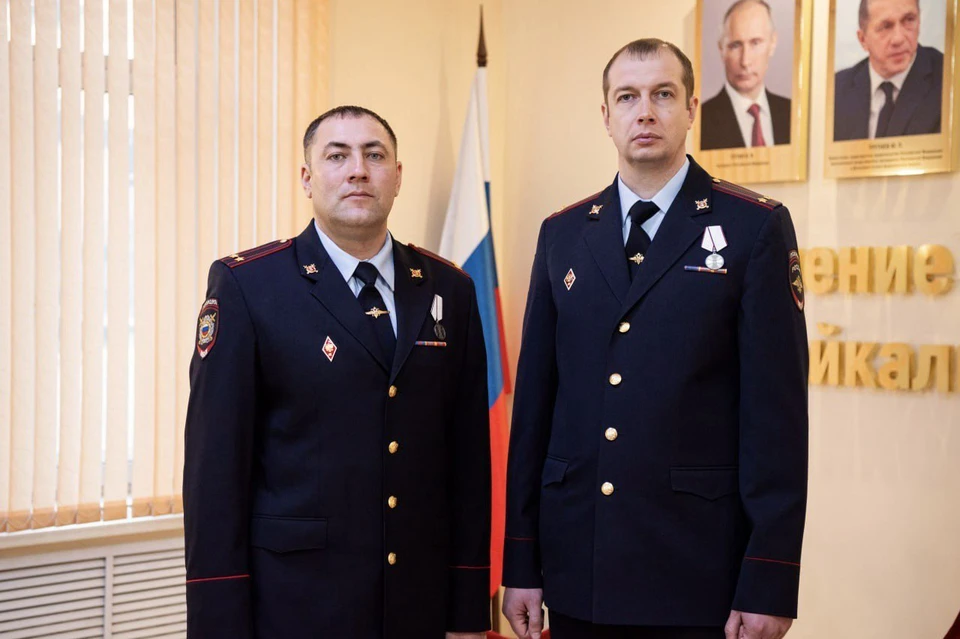 Полицейских из Забайкалья наградили за спасение школьника на реке. Фото: МВД Забайкалья.