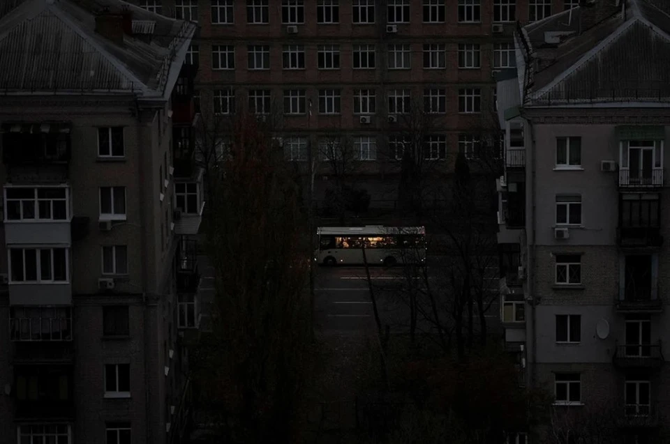 «Страна»: Жители Киева проводят 14-16 часов в сутки без электричества