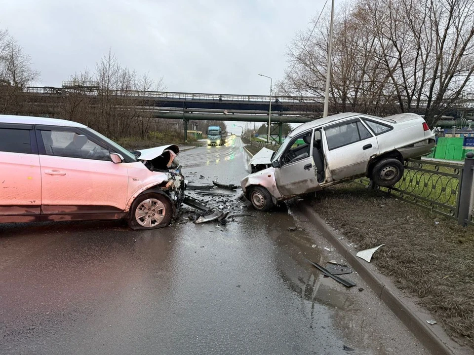 Машины получили серьезные повреждения.
