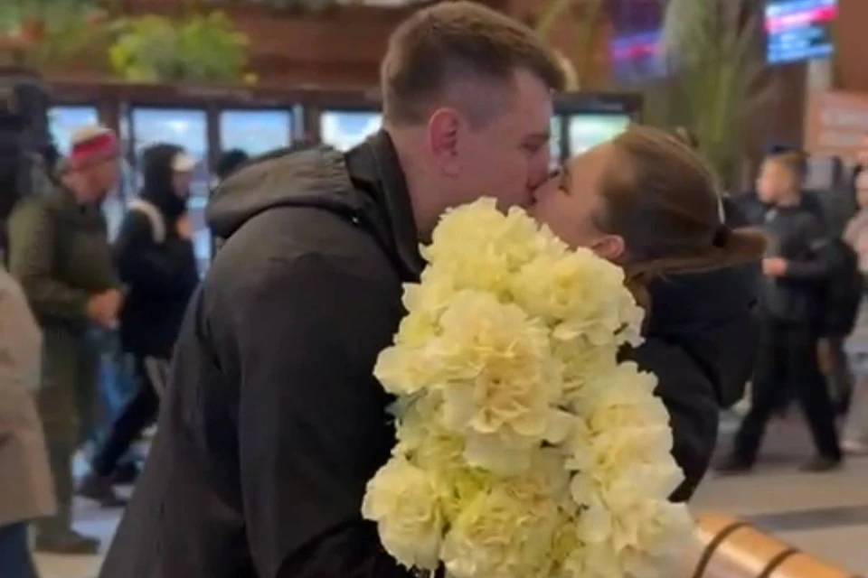 Парень сделал предложение невесте на вокзале. Фото: предоставлено Николаем.