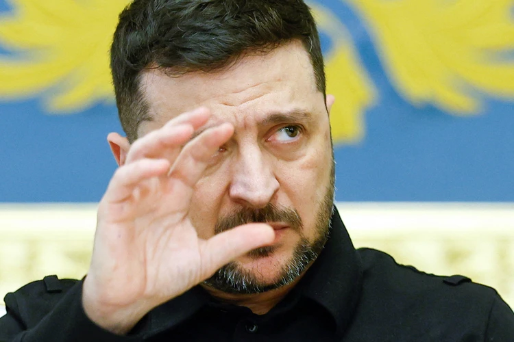 Потеря власти, бегство или смерть: что будет с Зеленским после коррупционного скандала на Украине