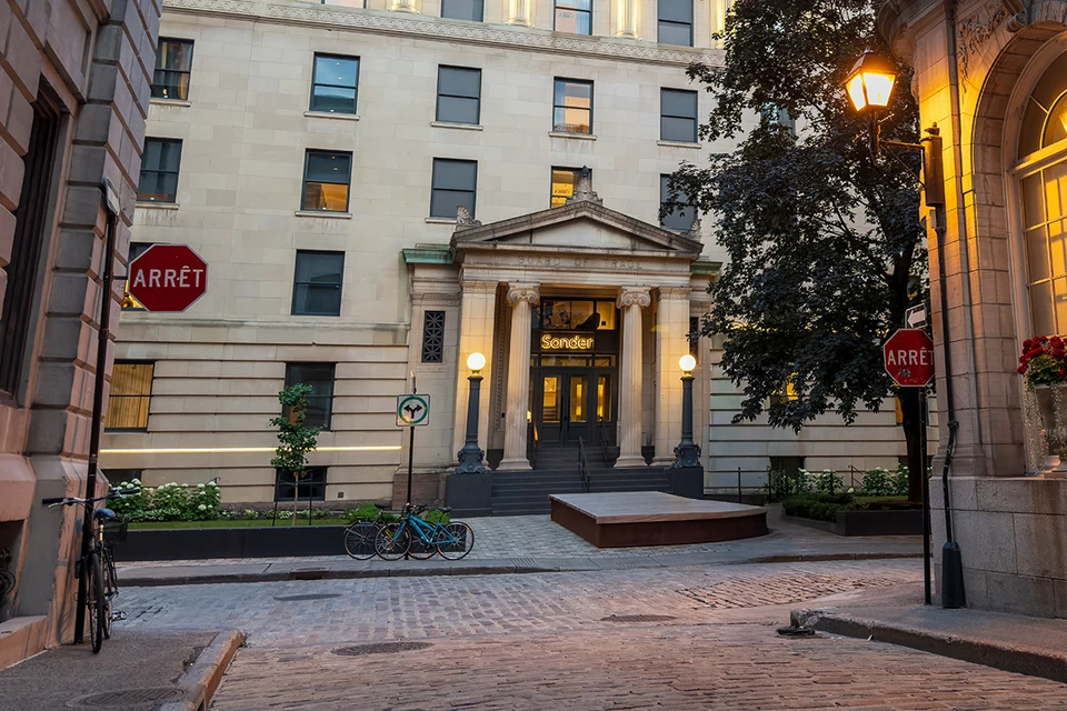 Связанная с холдингом Marriot компания Sonder, которая управляла бутик-отелями и апартаментами по всему миру, объявила о банкротстве - и просто-напросто выгнала клиентов на улицу. Фото: Michael Vi/Shutterstock/Fotodom