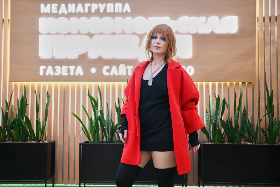 По словам певицы, к специфике шоу-бизнеса невозможно привыкнуть полностью