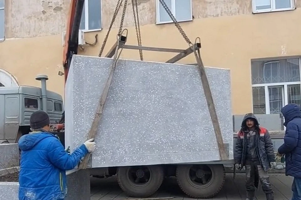 Ранее на соседнем участке высадили ясени. Фото: Дмитрий Чистяков