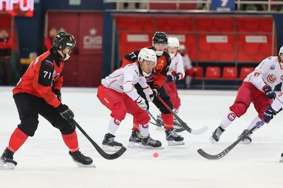 «СКА-Нефтяник» принимал на своем льду «Саяны». Фото: Антон ШЕВЧЕНКО