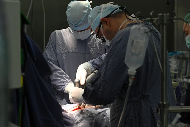 Научился заново ходить: хирурги поставили на ноги прикованного к инвалидной коляске жителя Ингушетии