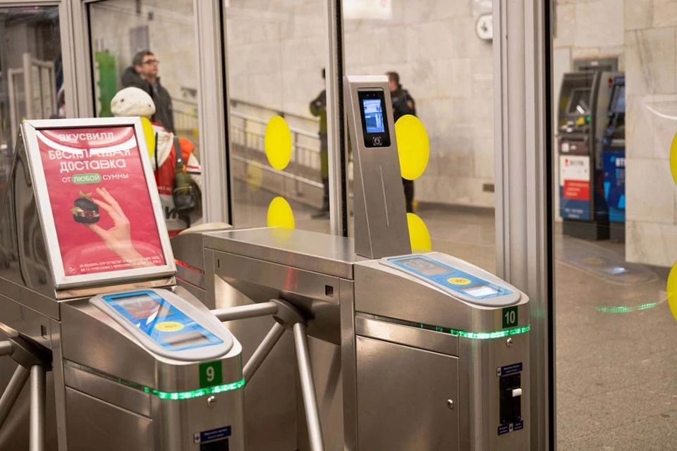 А оплатить поездку по биометрии уже можно на четырех станциях. Фото: Комтранс