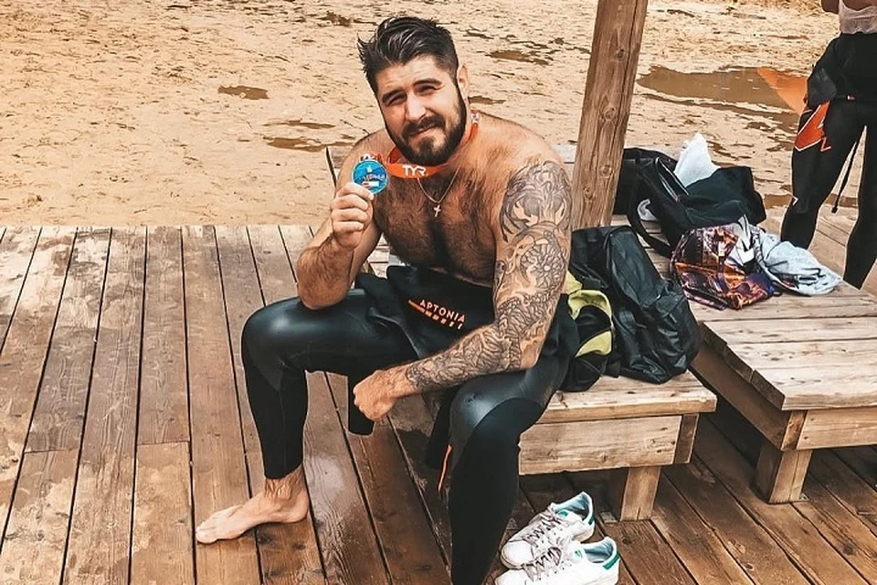 Николай долго готовился к заплыву, но до финиша так и не добрался. Фото: соцсети