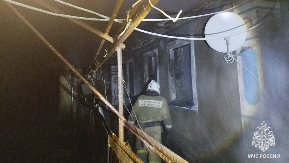 Пожарные не успели спасти строение от огня. ФОТО: МЧС РФ
