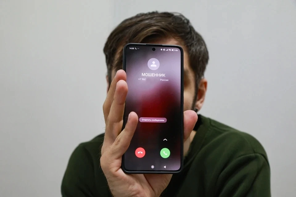 Мошенники запугали 72-летнего пенсионера из Мурашей и похитили почти все его сбережения.